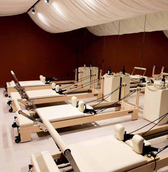 salle studio de reformer machines chariots avec ressorts